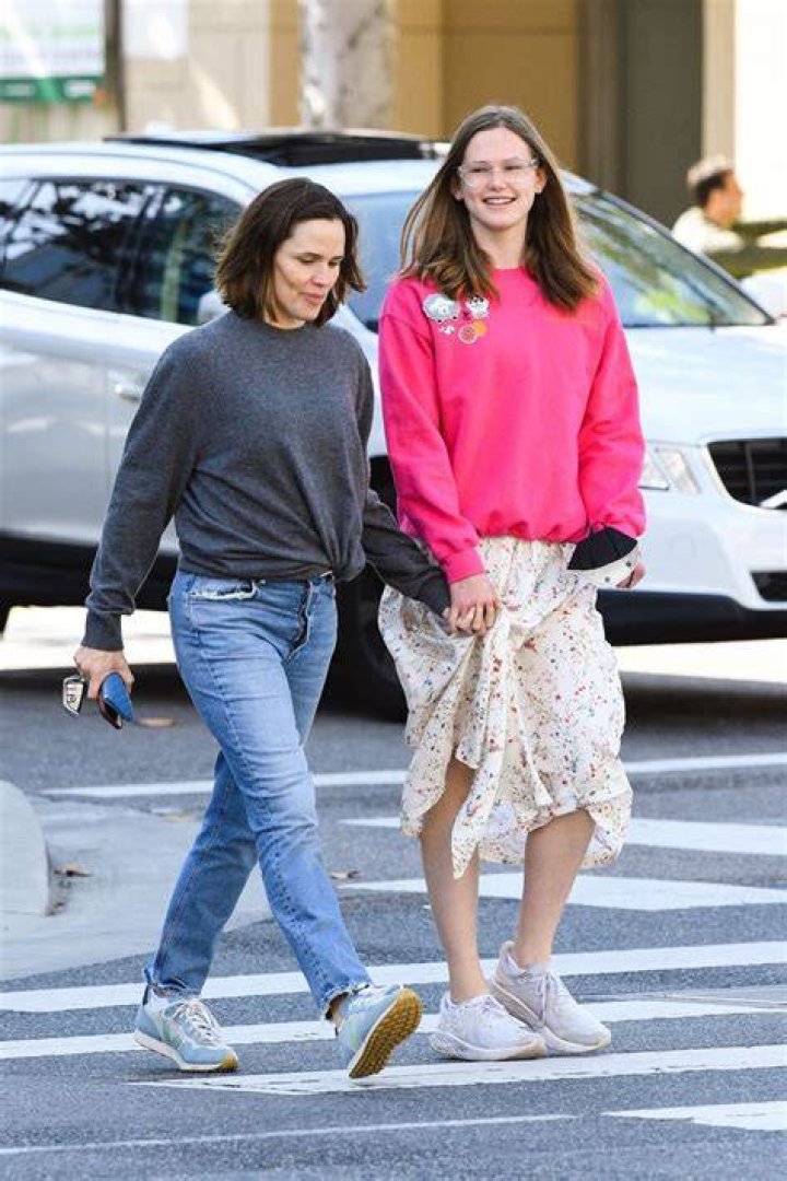 Jennifer Garner With Her Daughter LA 09/22/2020 &bull; CelebMafia