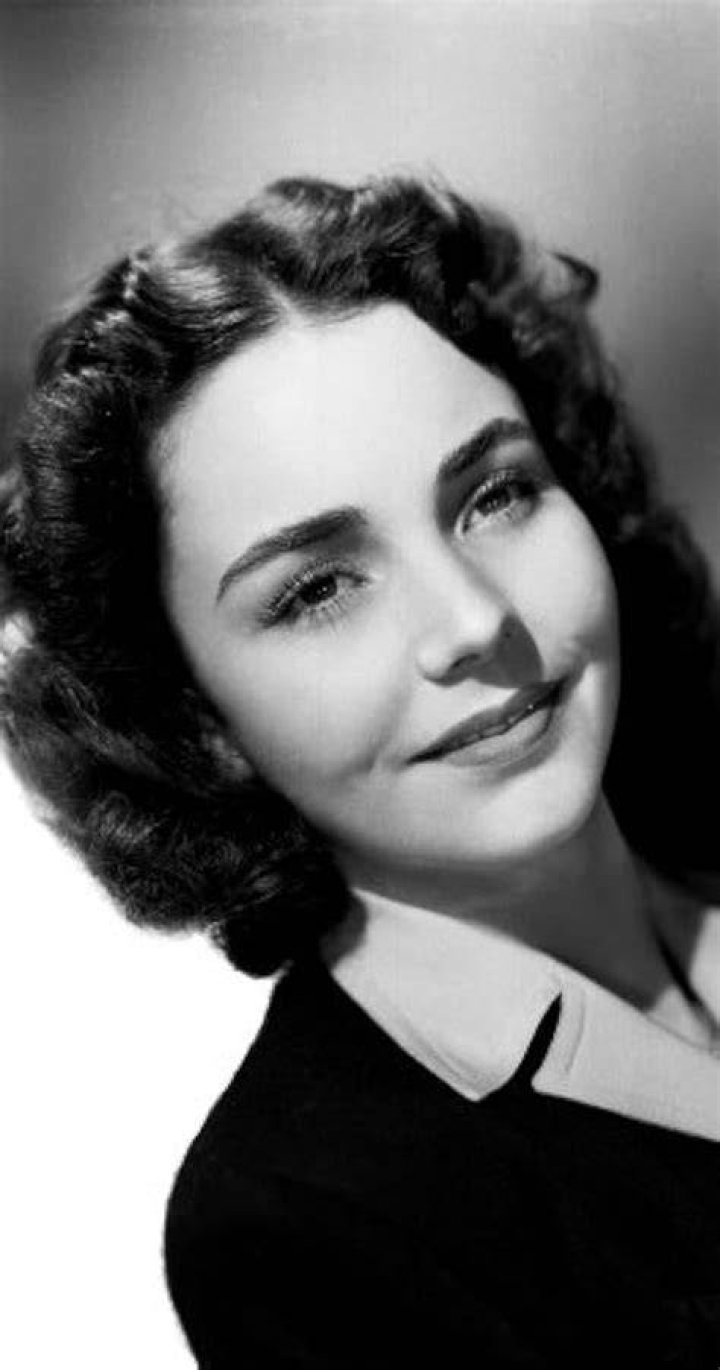 Jennifer Jones Height, Age, Body Measurements, Wiki