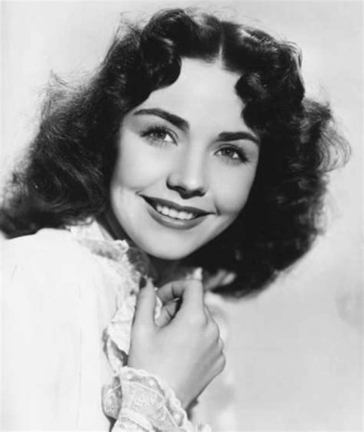 Jennifer Jones Height, Weight, Interesting Facts, Career Highlights