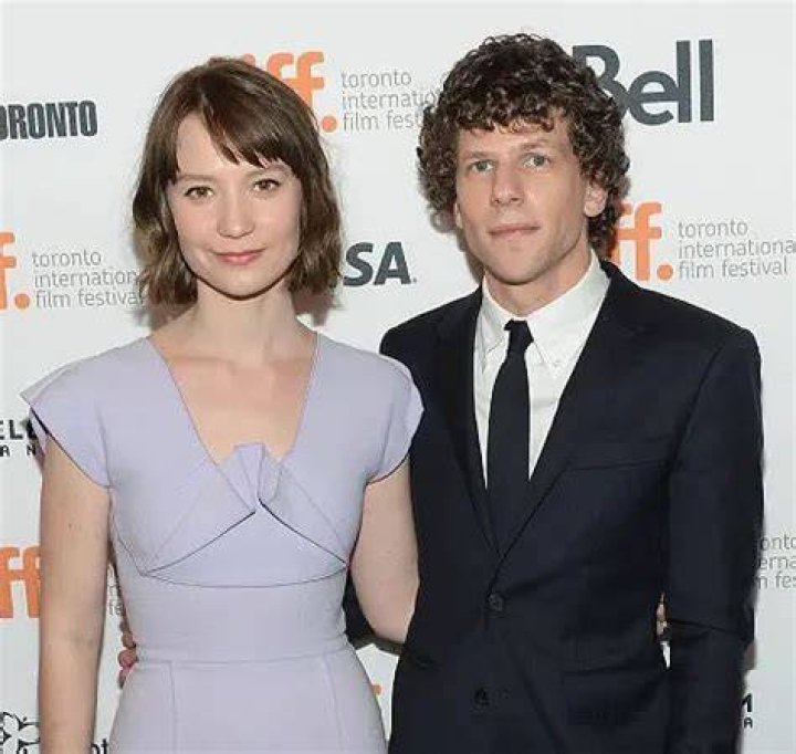 Jesse Eisenberg Girlfriend, Dating History, Relationships