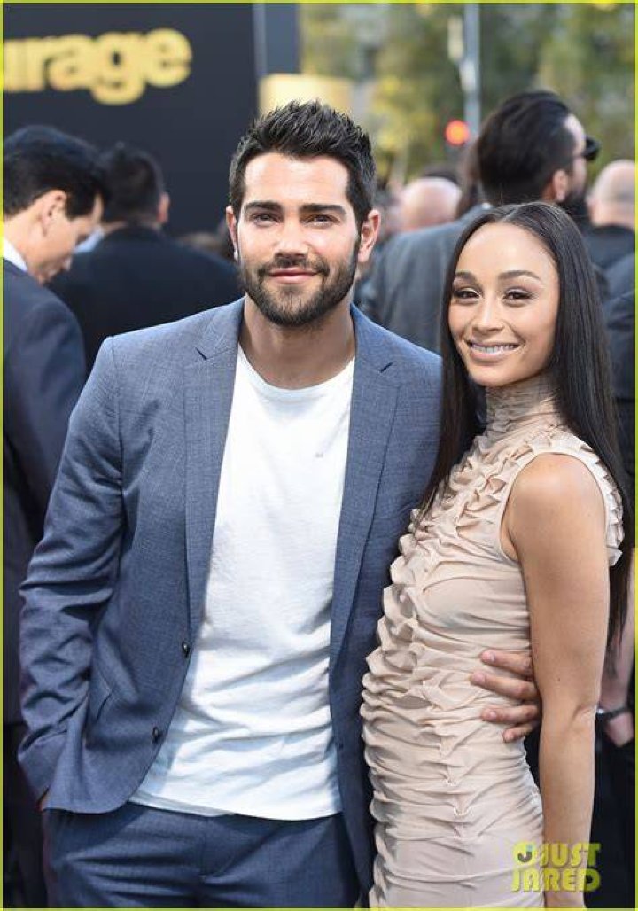 Jesse Metcalfe and fianc&eacute;e Cara Santana go Christmas tree shopping in