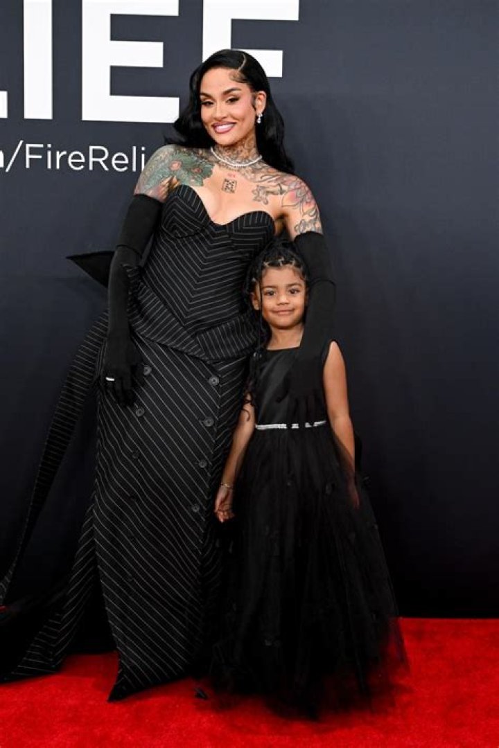 jhene, kehlani and adeya 💙🙏🏽 Kehlani, Portrait photography poses