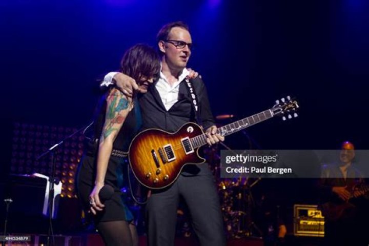 Joe Bonamassa and Beth Hart bei Amazon Music