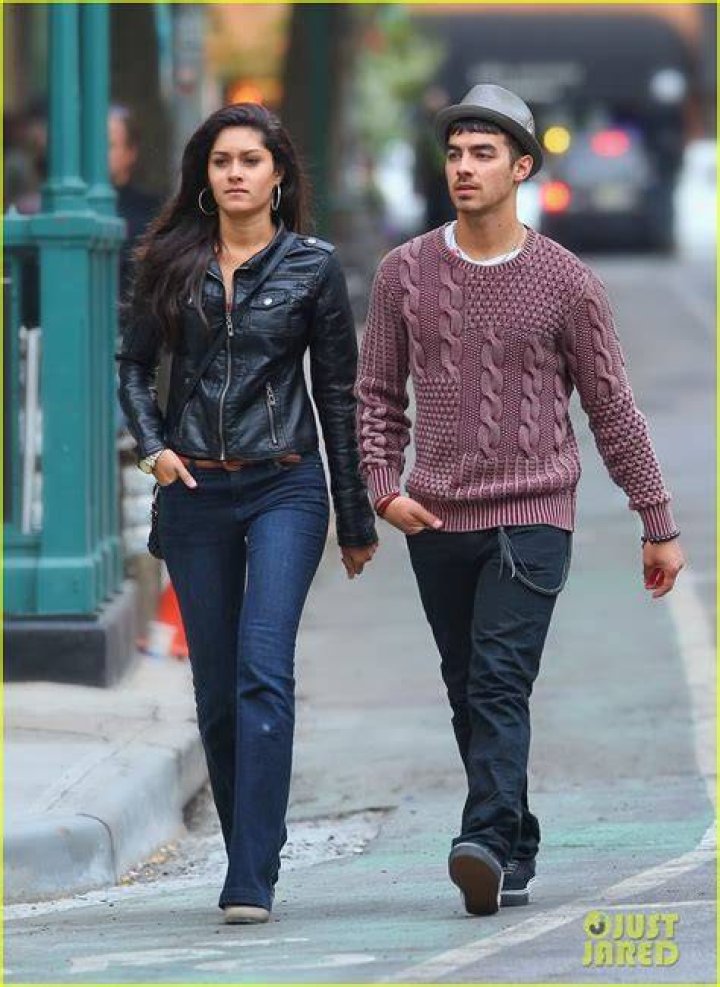 Joe Jonas NYC with New Girlfriend? Photo 2647723 Joe Jonas Photos