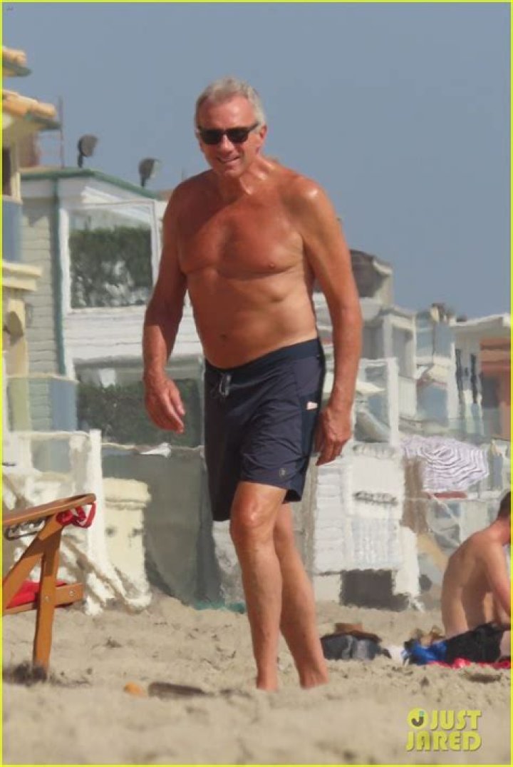 Joe Montana hits beach granddaughter days after kidnapping attempt
