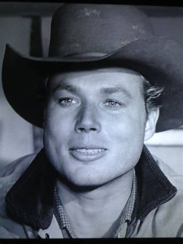 John Smith (Actor) Celebrity biography, zodiac sign and famous quotes