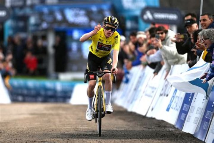 Jonas Vingegaard (JumboVisma) wins Stage 5 UAE Tour 2021
