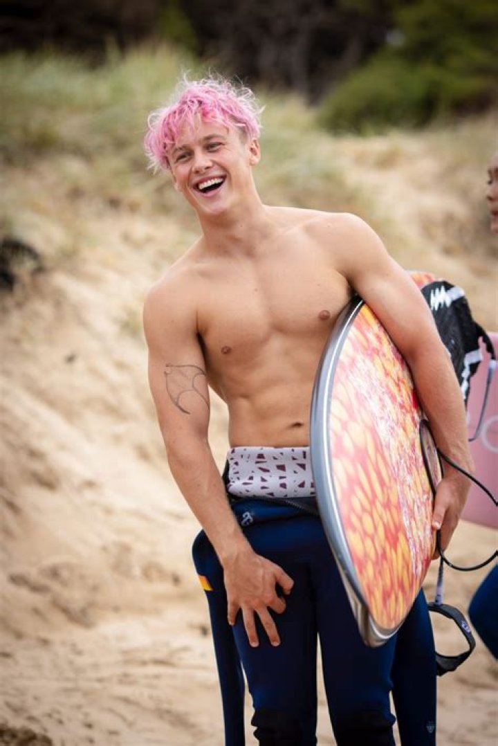 josh macqueen Summer survival, Surfer, Pretty people