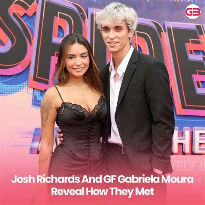 Josh Richards & Gabi Moura Caught Making Out Beside The Bonfire