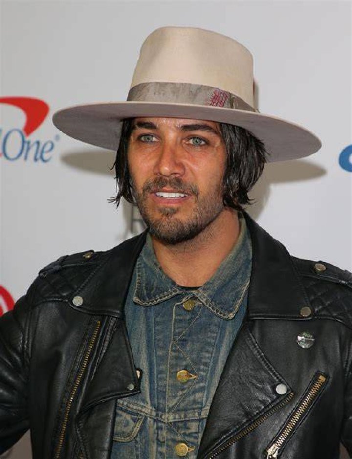 Justin Bobby Offers Kristin Shelter From the Storm Kristen cavallari