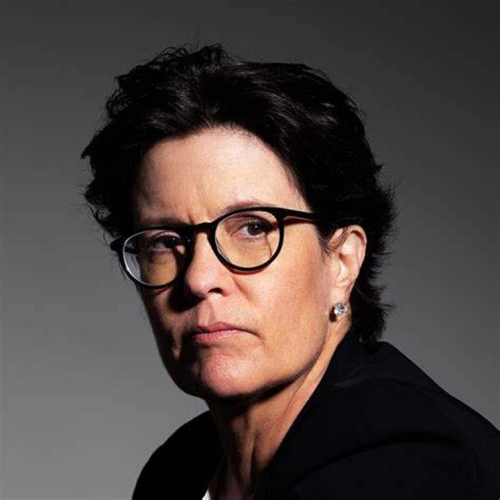 Kara Swisher Bio, Net Worth, Height, Nationality, Single, Facts