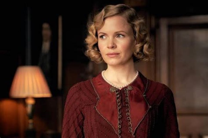 Kate Phillips Height, Net Worth, Affair, Age, Career, and More