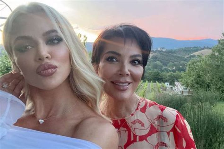 Khloe Kardashian & Mom Kris Jenner Look So Glam Mother&rsquo;s Day Campaign