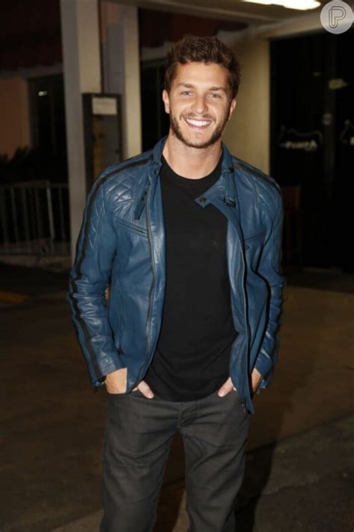 Klebber Toledo est&aacute; atualmente de barba na novela 'Ver&atilde;o 90' Purepeople