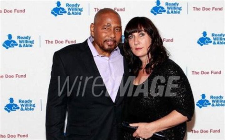 Know About Sarah Ann Friedman, Aaron Neville's Wife Sfuncube
