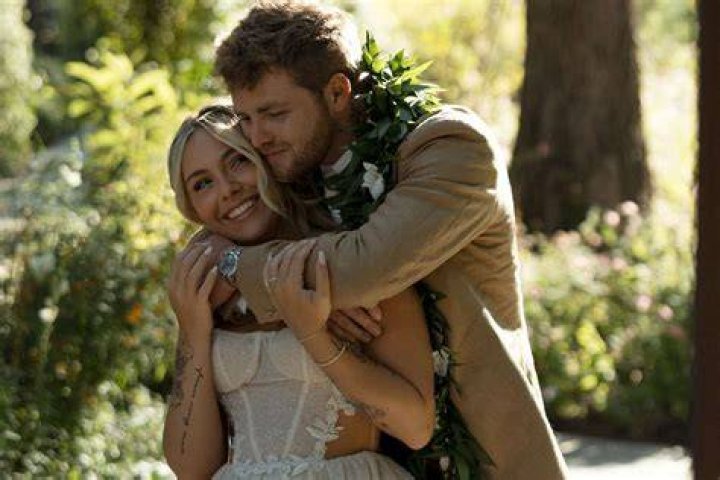 kouvr-alex-respond-wedding-drama
