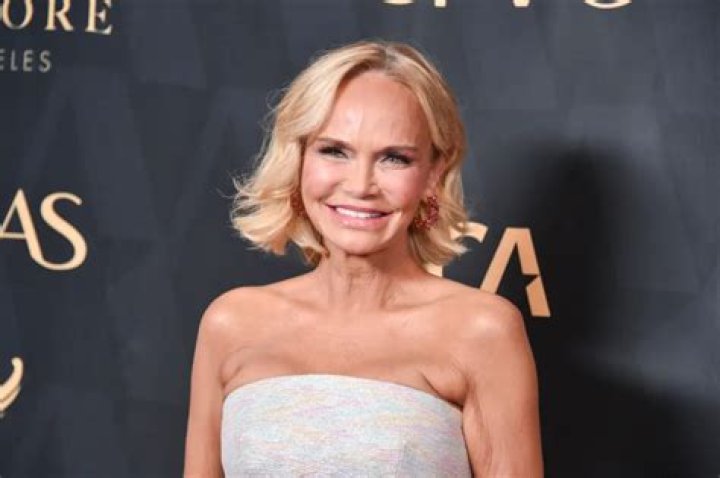 kristin chenoweth net worth, age, height, husband