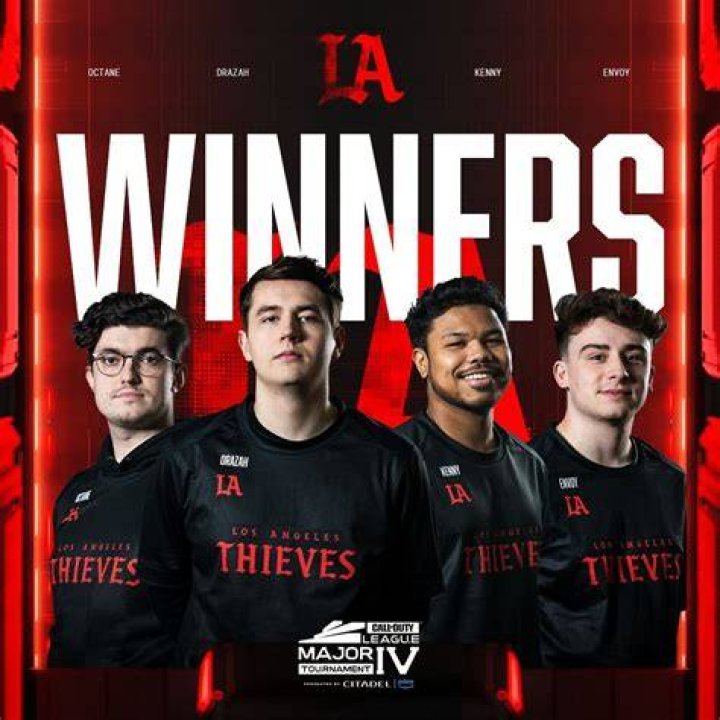 LA Thieves squad together