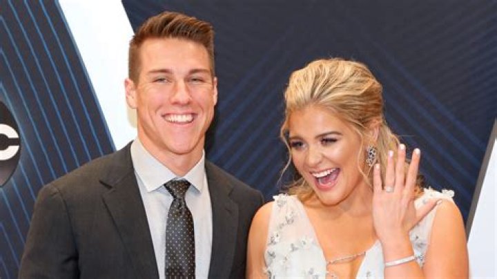 Lauren Alaina & Her Fianc&eacute; Alex Hopkins End Their Engagement