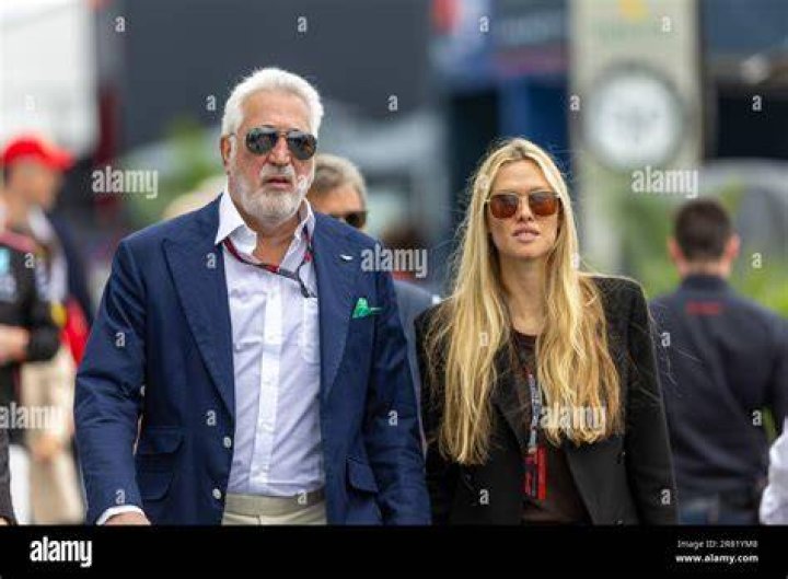 Lawrence Stroll (CAN) El CEO Aston Martin F1 y su esposa durante la