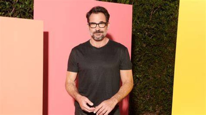 Lawrence Zarian Putting the Curves in Fashion