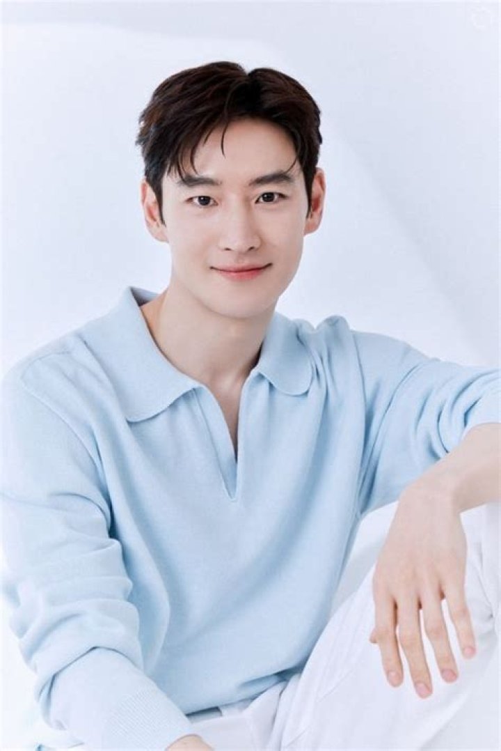 Lee Je Hoon Answers If He, Along With The Remaining Cast, Will Return