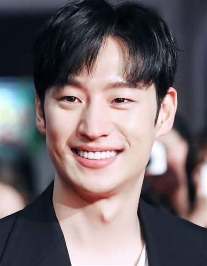 Lee Jehoon Wiki, Age, Height, Weight, Girlfriend, Wife, Net Worth And