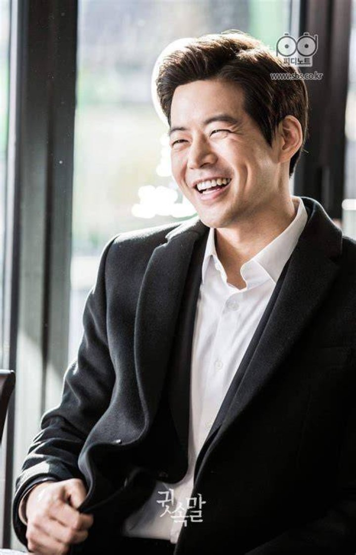 Lee Sang Yoon and CNBLUE's Yong Hwa Shout Out Their Affectionate Send