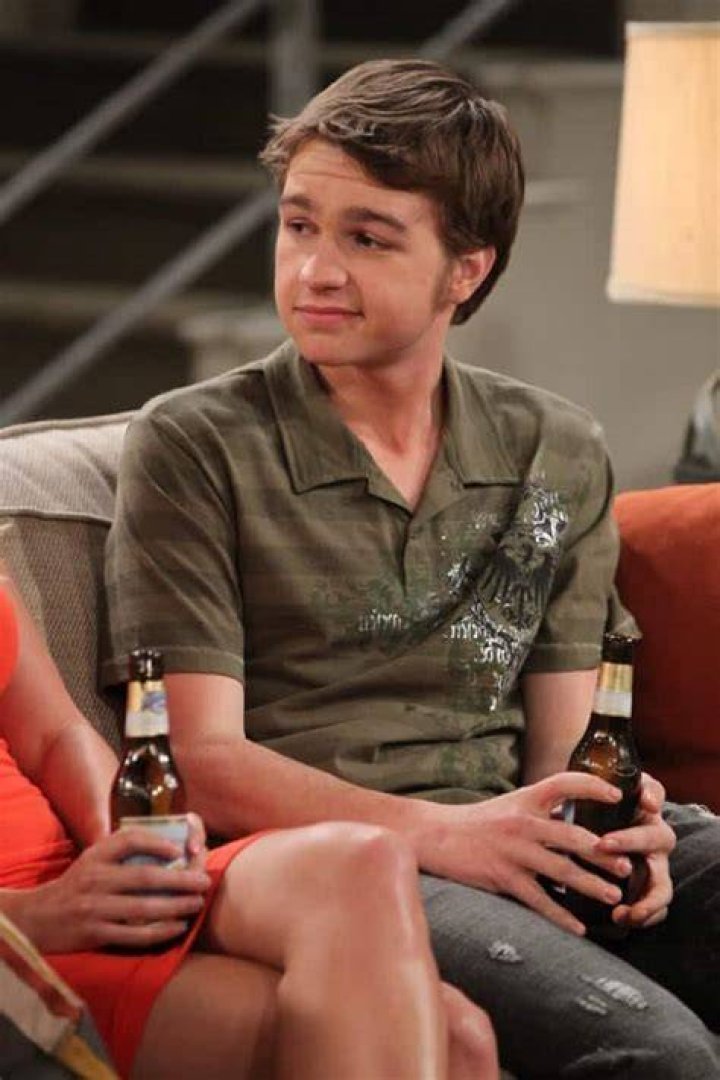 Lembra do Jake, de Two and a Half Men? Veja como ele est&aacute; Segredos do