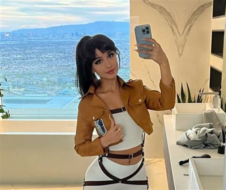 Lia Shelesh (SSSniperWolf) Pets Celebrity Pets