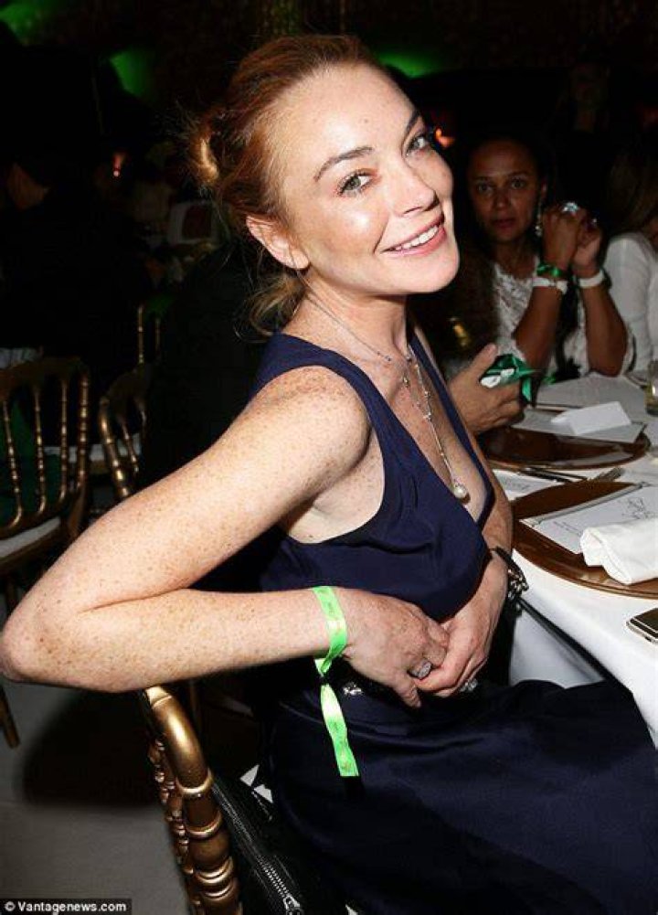 Lindsay Lohan Nipple Slip At Gareth Pugh Show During London Fashion Week