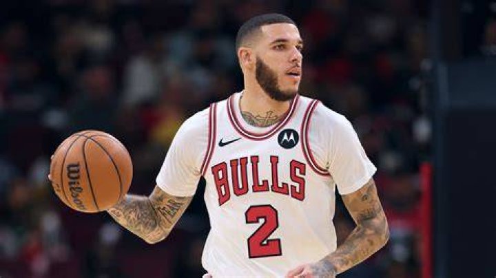 Lonzo Ball professes love for new girlfriend in touching IG post