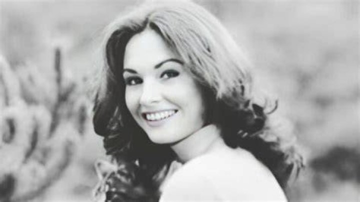 Lori Saunders Net Worth 2024 Update Short bio, age, height, weight
