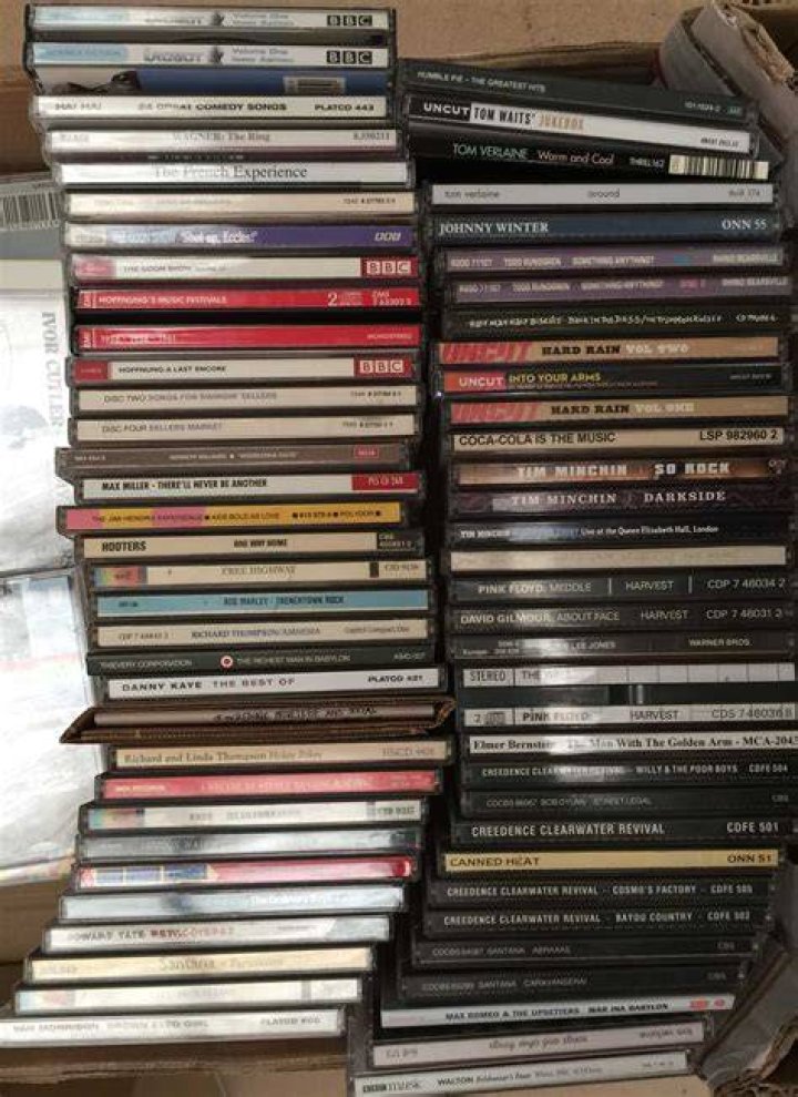 Lot 967 CLASSIC ROCK/BLUESROCK/'MIXED' GENRE CDs
