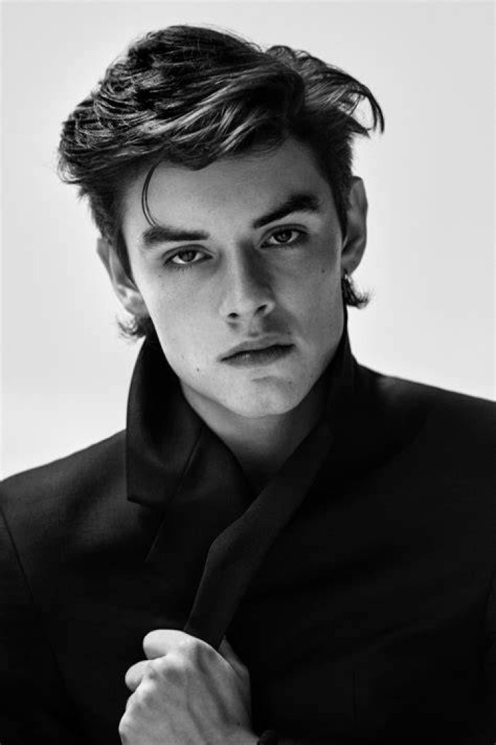 Louis Partridge Biography, Height & Life Story Super Stars Bio