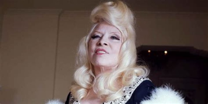 Mae WestBio, Career, Net Worth, Height, Married, Wiki, Facts