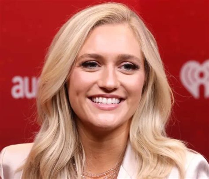 Maggie Sajak Biography; Net Worth, Age, Height, Songs, Parents
