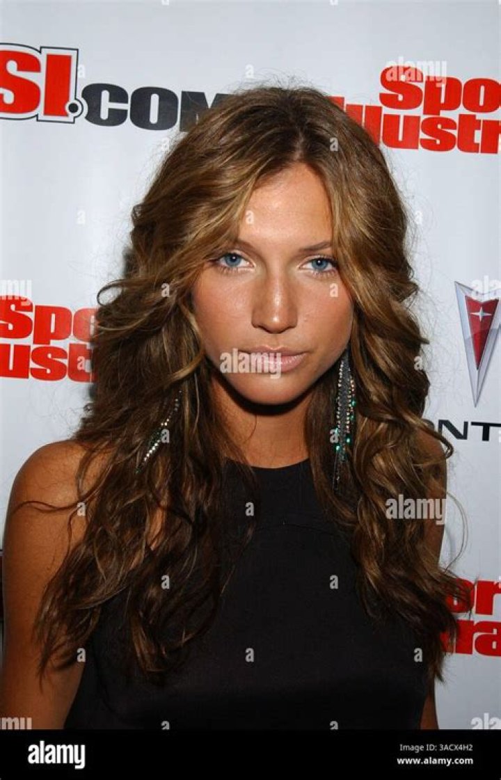 Mallory Snyder photo 1 of 15 pics, wallpaper photo 36306 ThePlace2