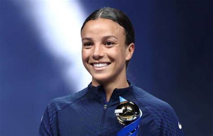 Mallory Swanson Age, Salary, Net worth, Current Teams, Career, Height