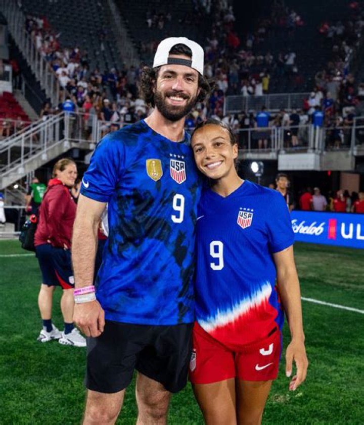 Mallory Swanson Kids With Her Husband Dansby Swanson, Family And Net Worth