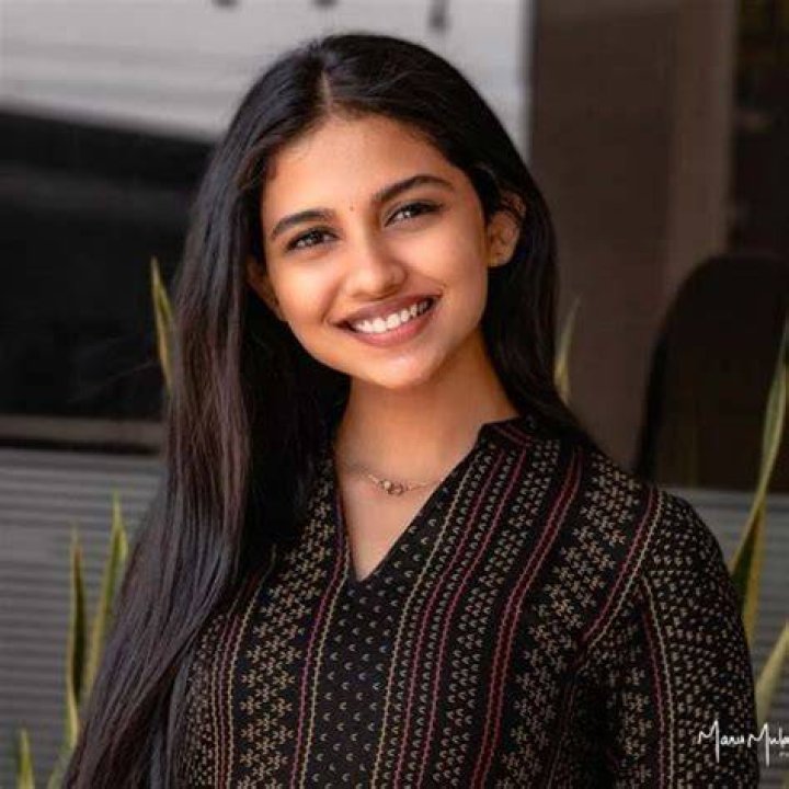 Mamitha Baiju Wiki, Biography, Age, Movies, Awards, Body, Height