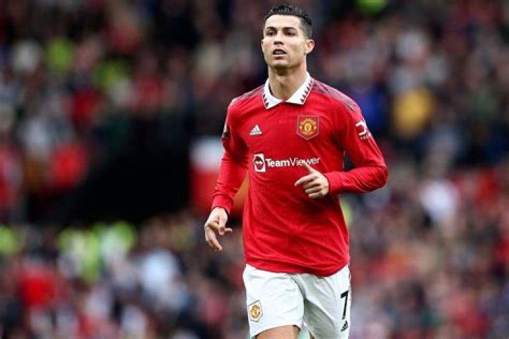 Man Utd News Cristiano Ronaldo shows off muscles along with 11year