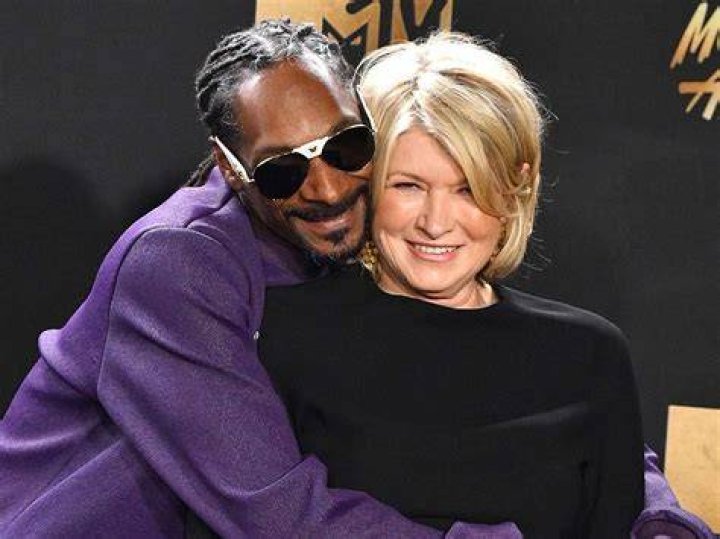 Martha Stewart calls Snoop Dogg on HGTV show 'Martha Knows Best'