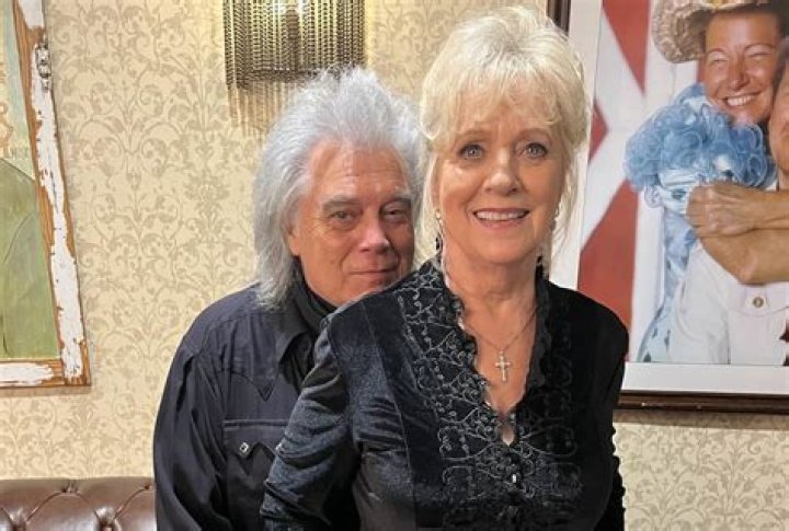 Marty Stuart Wife, Songs, Bio, Wiki, Age, Connie Smith, Tour, Scarf