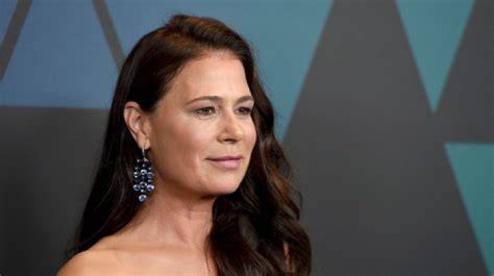 Maura Tierney Body Measurement, Bra Sizes, Height, Weight Celeb Now 2021