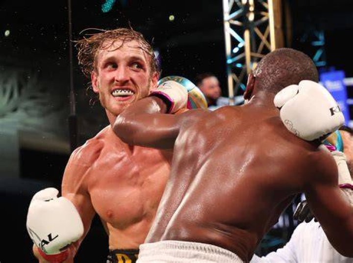 Mayweather slams logan paul boxing skills ahead of don moore bout