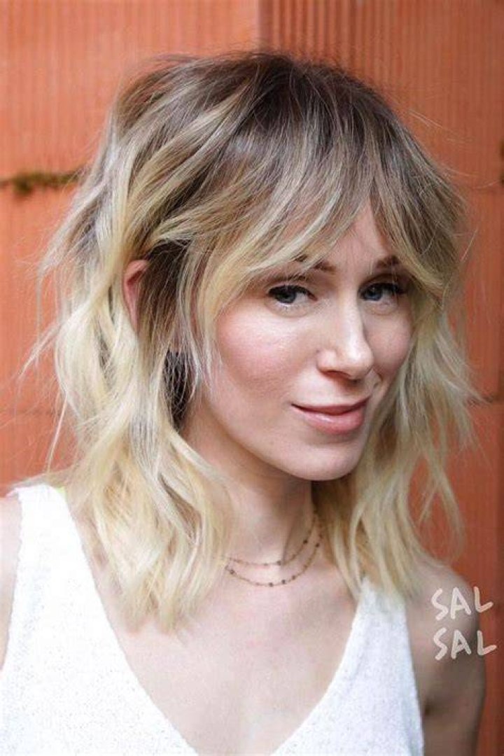 Medium Length Hairstyles For Thin Hair Oval face haircuts, Oval face