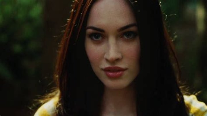 Megan Fox, in una scena del film Transformers (2007) Confessions of a