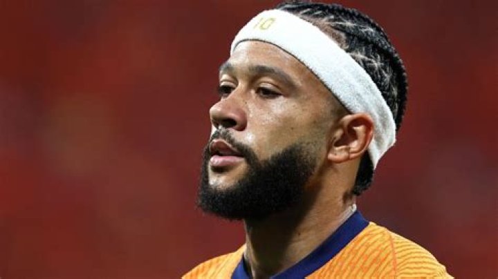 Memphis depay en 2024 Trenzas hombre, Trenzas, Hombres