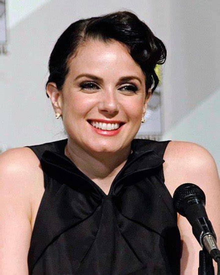 Mia Kirshner height in ft (feet), cm & meters &mdash; MrHeight